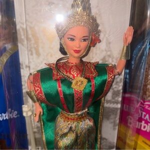 Mattel s of The World Thai Collector 1997 Barbie Doll